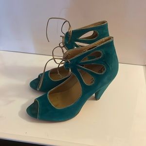 Size 8 teal 40s style heels